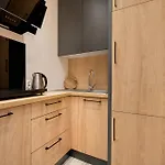 Cozy In Near Centre Of With Parking By Renters *