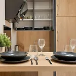 Cozy In Near Centre Of With Parking By Renters