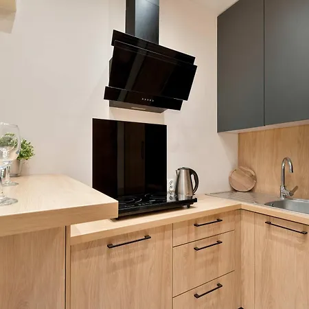 Apartamento Cozy In Near Centre Of With Parking By Renters