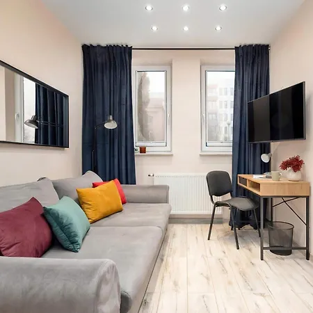 Cozy In Near Centre Of With Parking By Renters Lejlighed