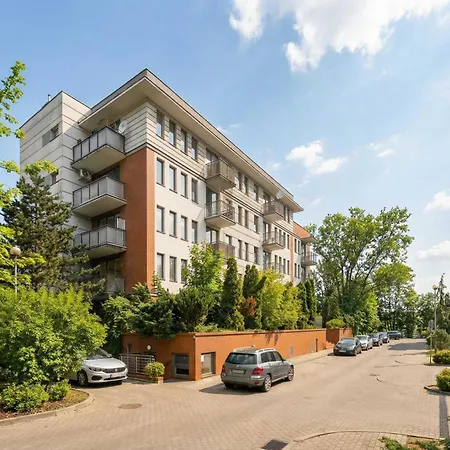 Cozy In Near Centre Of With Parking By Renters Lejlighed *