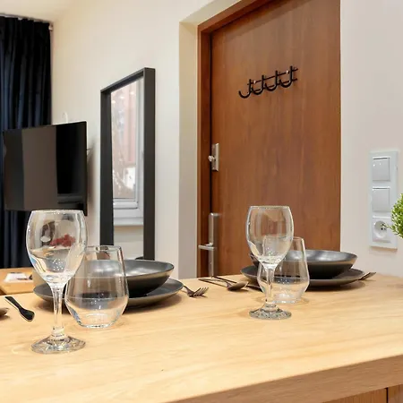 Apartamento Cozy In Near Centre Of With Parking By Renters