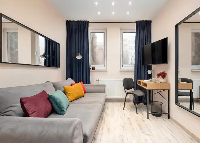 Cozy In Near Centre Of With Parking By Renters アパート