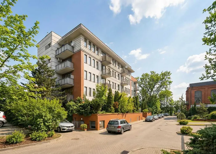 Cozy In Near Centre Of With Parking By Renters 公寓 *