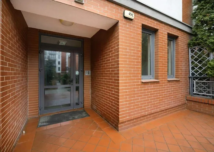 아파트 Cozy In Near Centre Of With Parking By Renters 비드고슈치